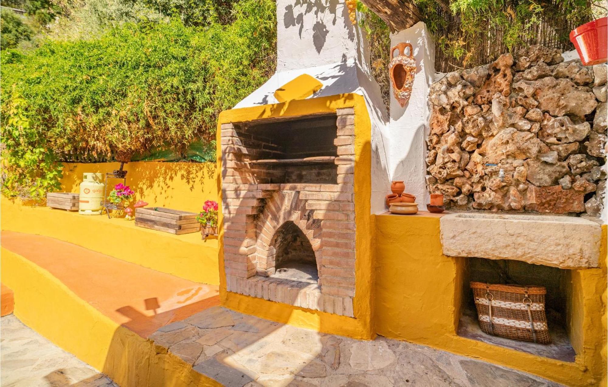 Amazing Cottage In Algatocin With Kitchen Экстерьер фото